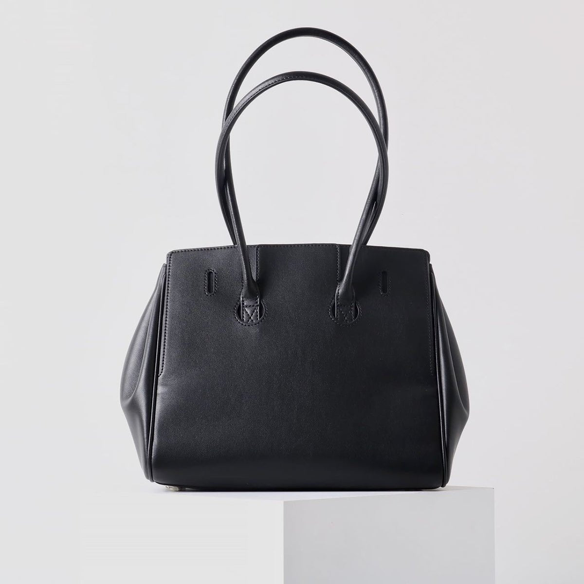 Amelia | Black Leather Handbag – Sophisticated & Stylish - in Black | Arvea Bags