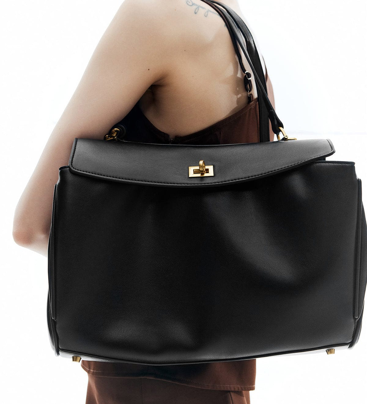 Amelia | Black Structured Leather Handbag – Elegant & Timeless - in Black | Arvea Bags