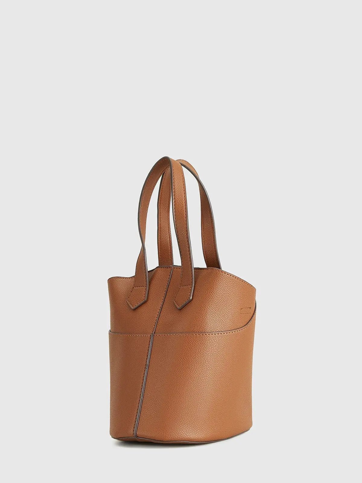 Aria | Classic Tan Leather Bucket Bag – Effortless Sophistication - in Beige | Arvea Bags