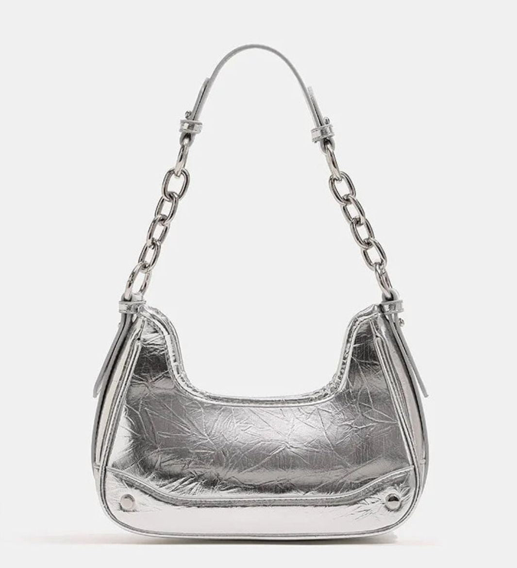 Baguette bag with chain strap and metallic finish - in Silver | Arvea Bags