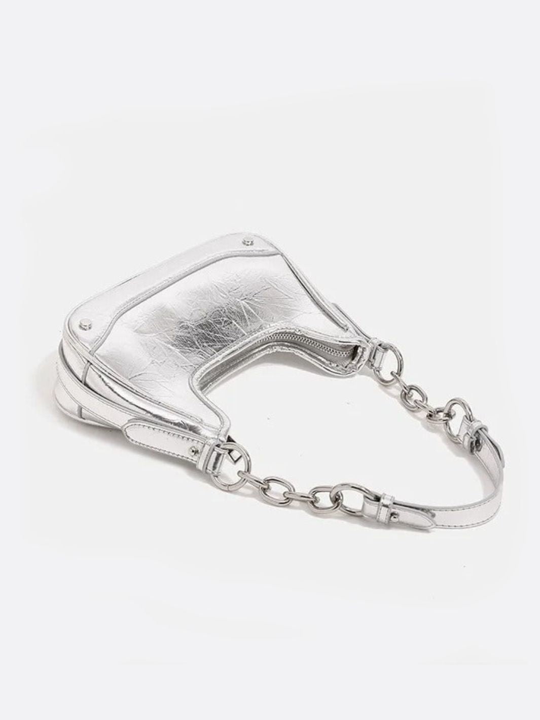 Baguette bag with chain strap and metallic finish - in Silver | Arvea Bags