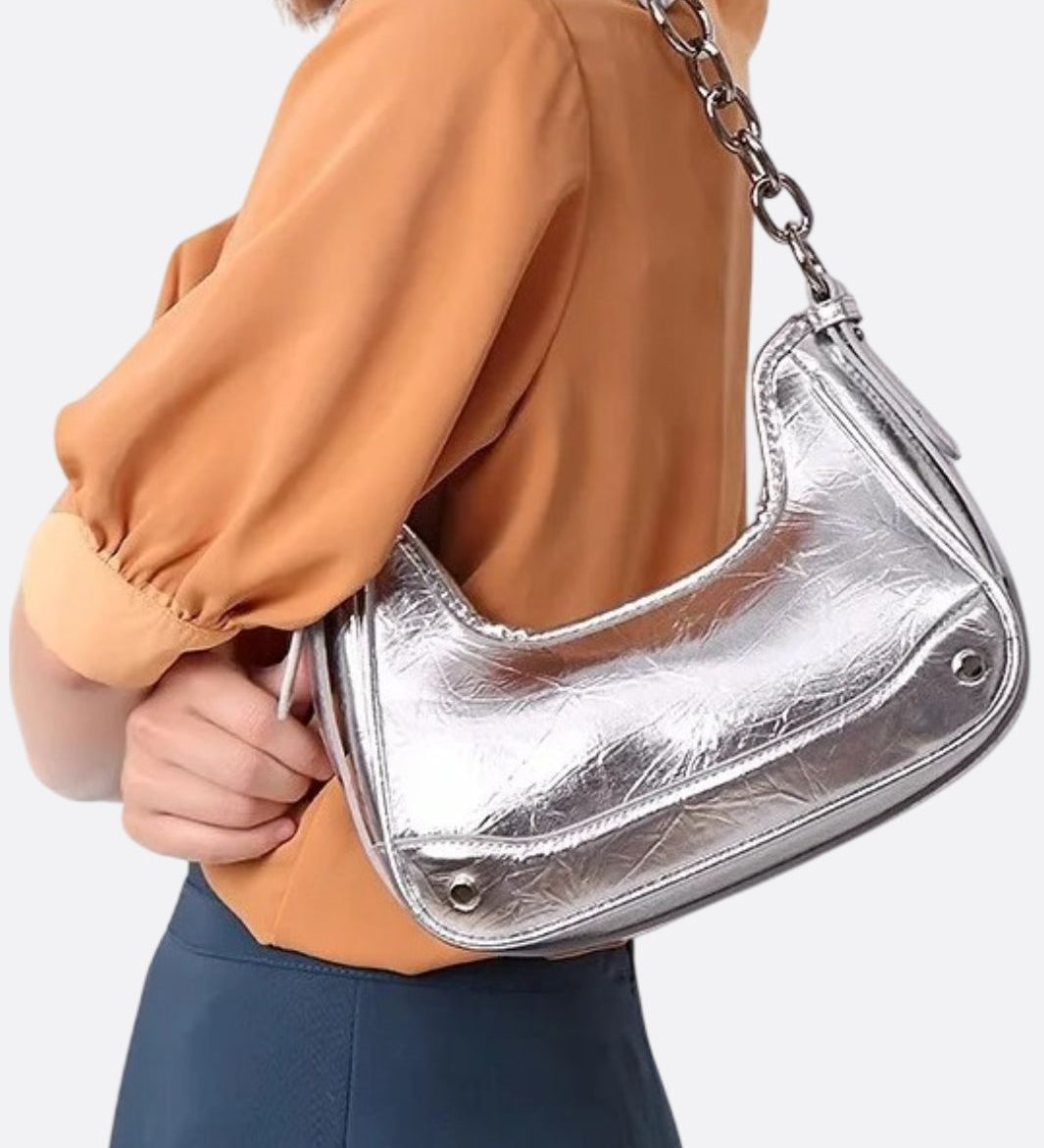 Baguette bag with chain strap and metallic finish - in Silver | Arvea Bags