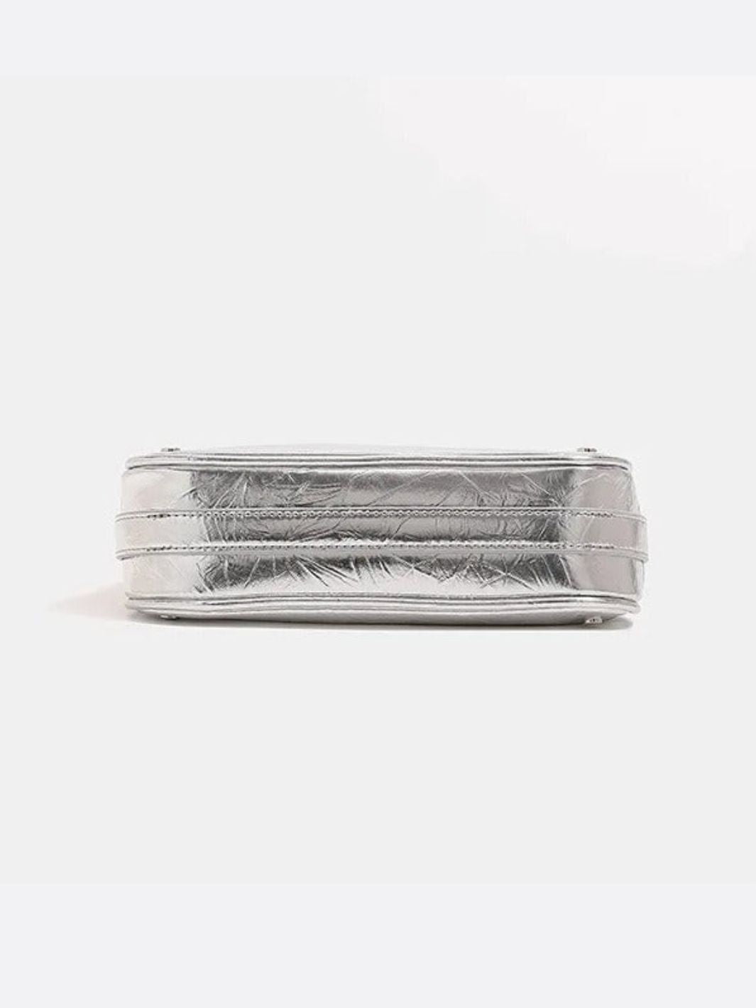 Baguette bag with chain strap and metallic finish - in Silver | Arvea Bags