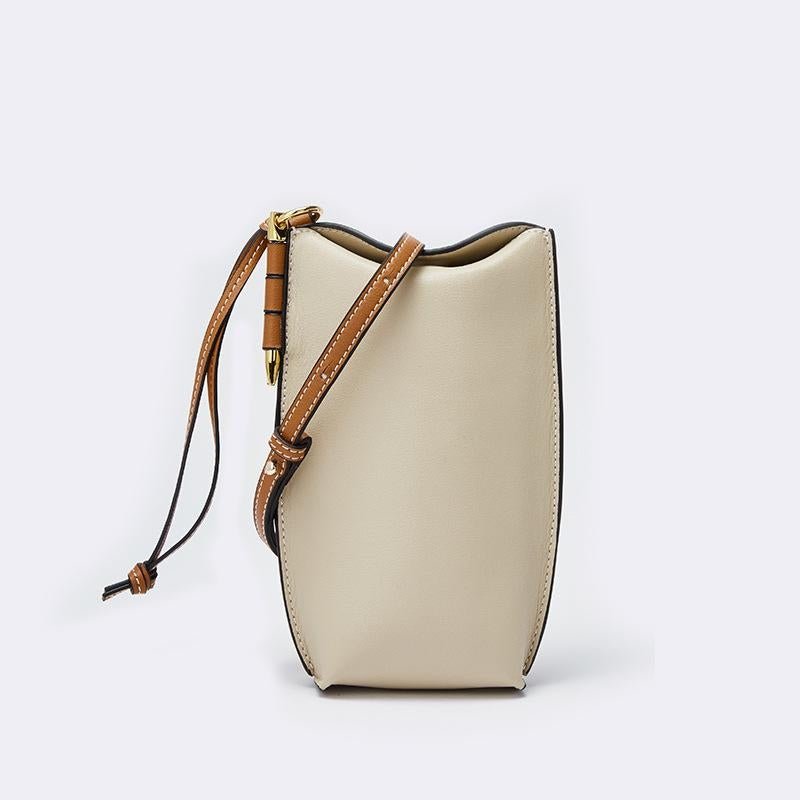 Briselle | Leather Crossbody Bag – Elegant Simplicity & Modern Charm - in Beige | Arvea Bags