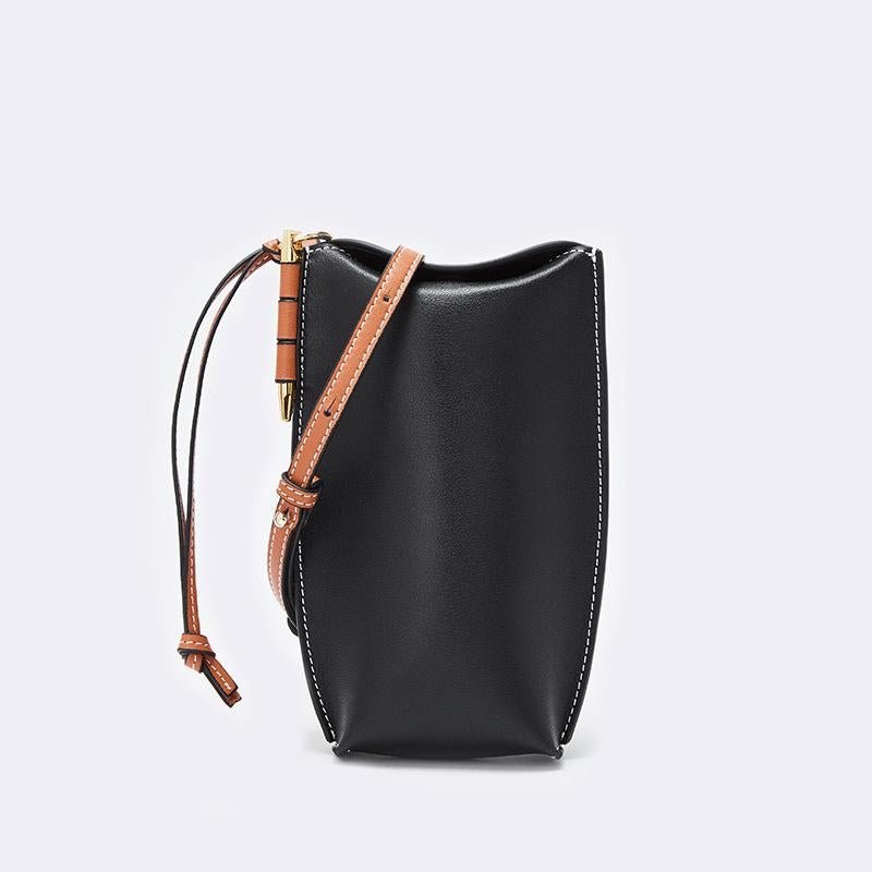 Briselle | Leather Crossbody Bag – Elegant Simplicity & Modern Charm - in Black | Arvea Bags