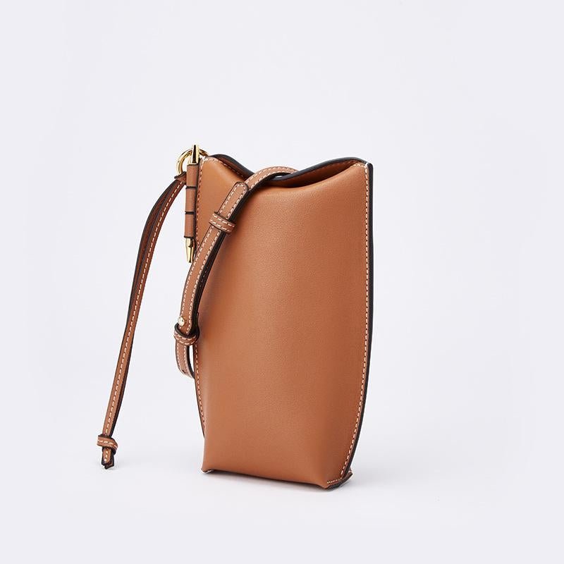 Briselle | Leather Crossbody Bag – Elegant Simplicity & Modern Charm - in Light Brown | Arvea Bags