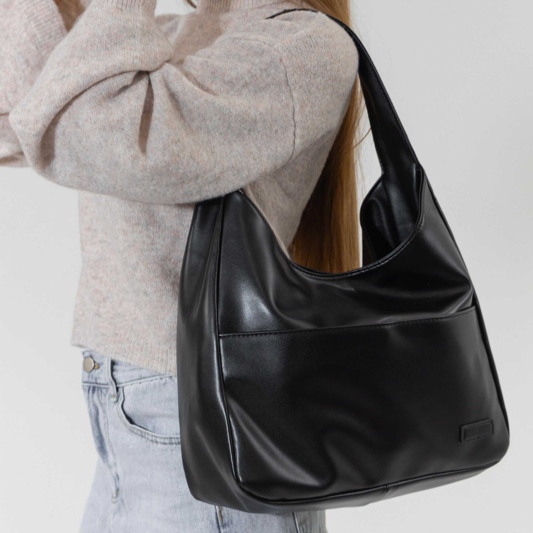 Caitriona | Trendy Leather Shoulder Bag – Stylish & Spacious - in Black | Arvea Bags