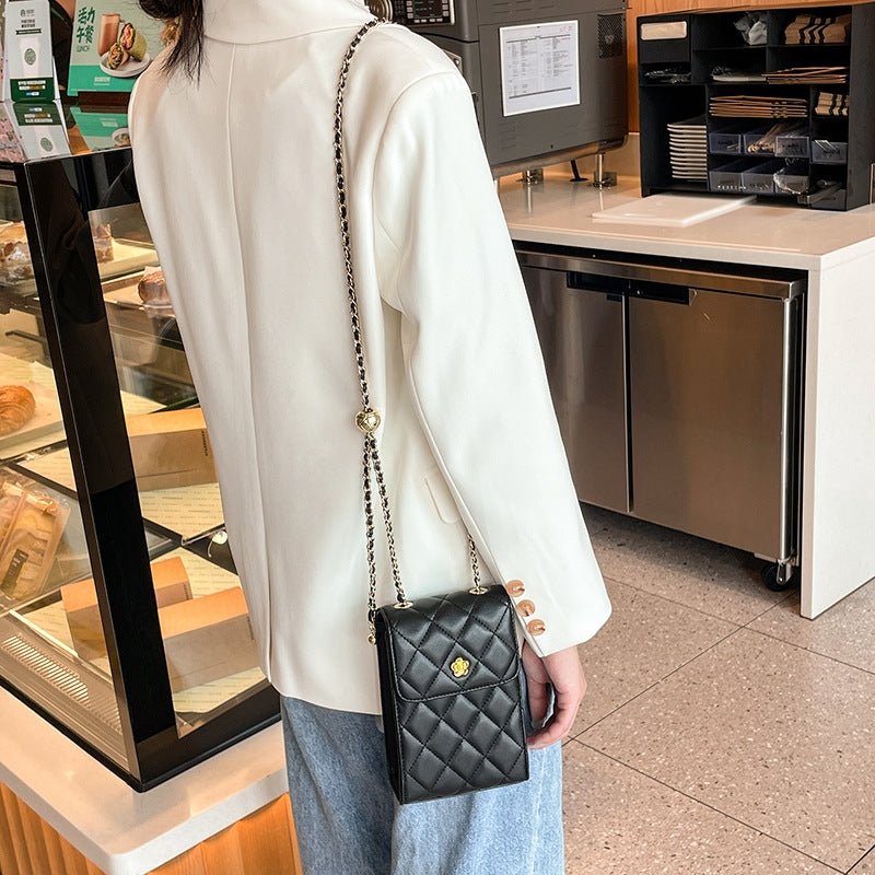 Calindra | Quilted Leather Crossbody Bag – Classic Elegance & Chic Design - in Black | Arvea Bags