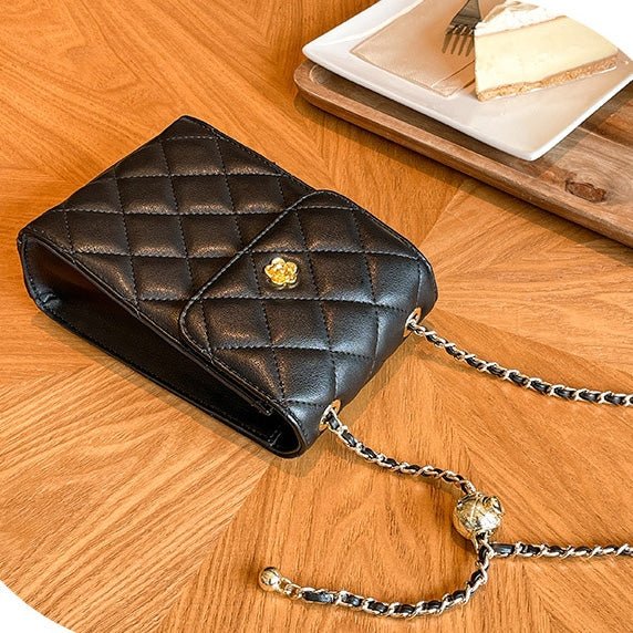 Calindra | Quilted Leather Crossbody Bag – Classic Elegance & Chic Design - in Black | Arvea Bags