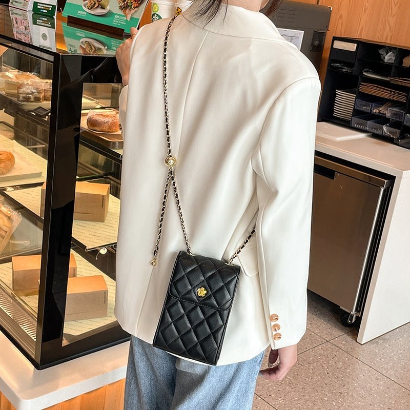 Calindra | Quilted Leather Crossbody Bag – Classic Elegance & Chic Design - in Black | Arvea Bags