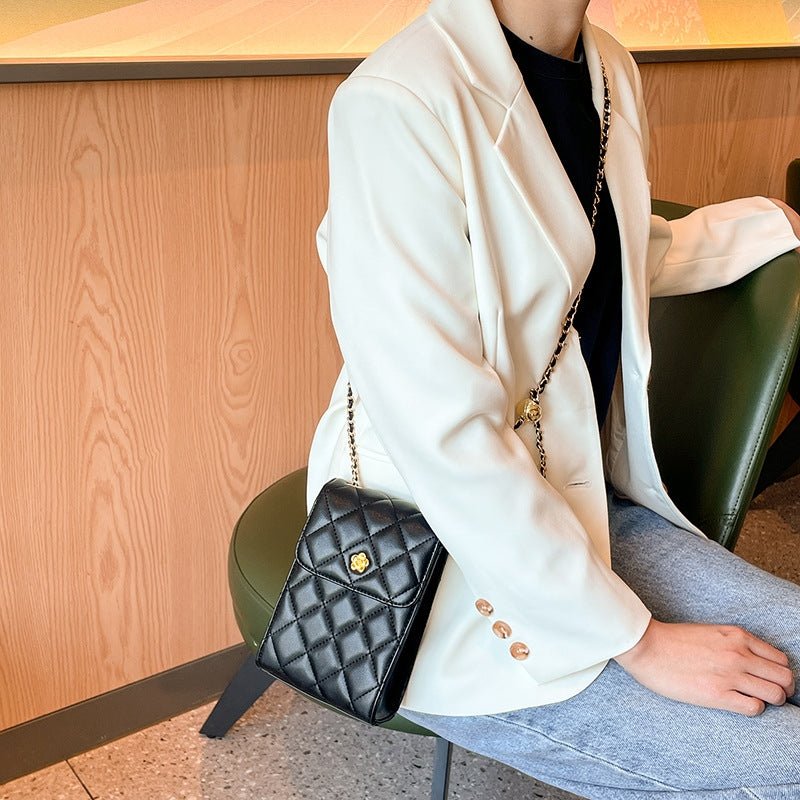 Calindra | Quilted Leather Crossbody Bag – Classic Elegance & Chic Design - in Black | Arvea Bags