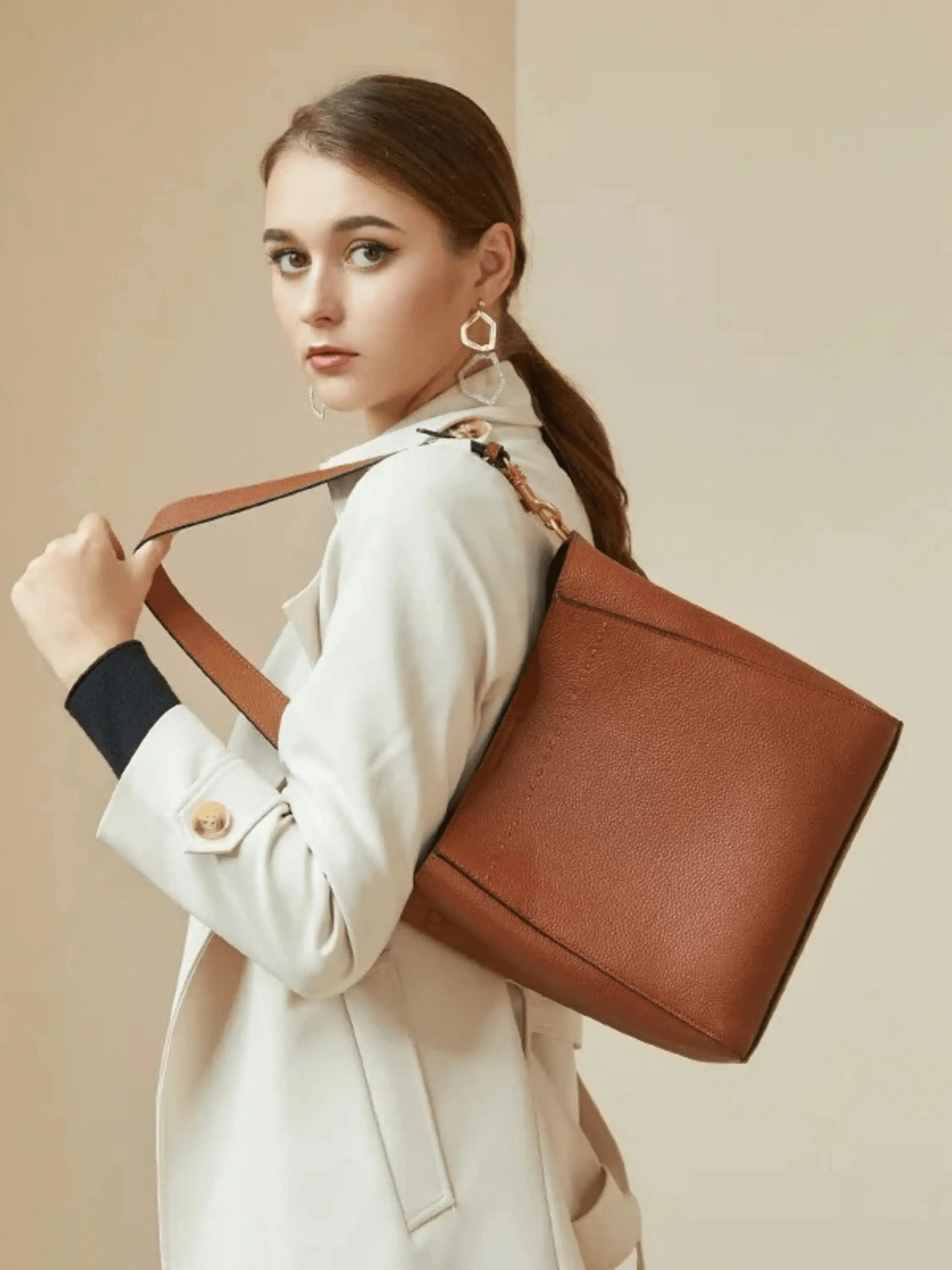 Camille | Luxe Brown Leather Bucket Bag – Classic & Versatile - in Black | Arvea Bags