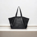 Caro | Oversized Leather Tote – Soft Structure & Everyday Carryall - in Black | Arvea Bags