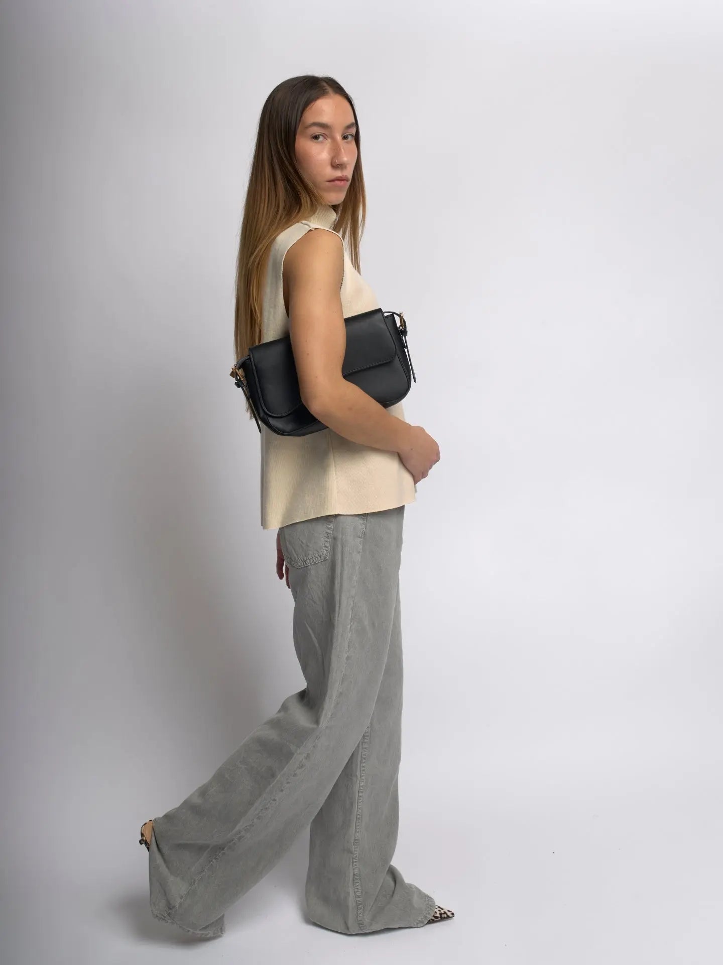 Celeste | Black Leather Shoulder Bag – Sleek & Modern - in Black | Arvea Bags