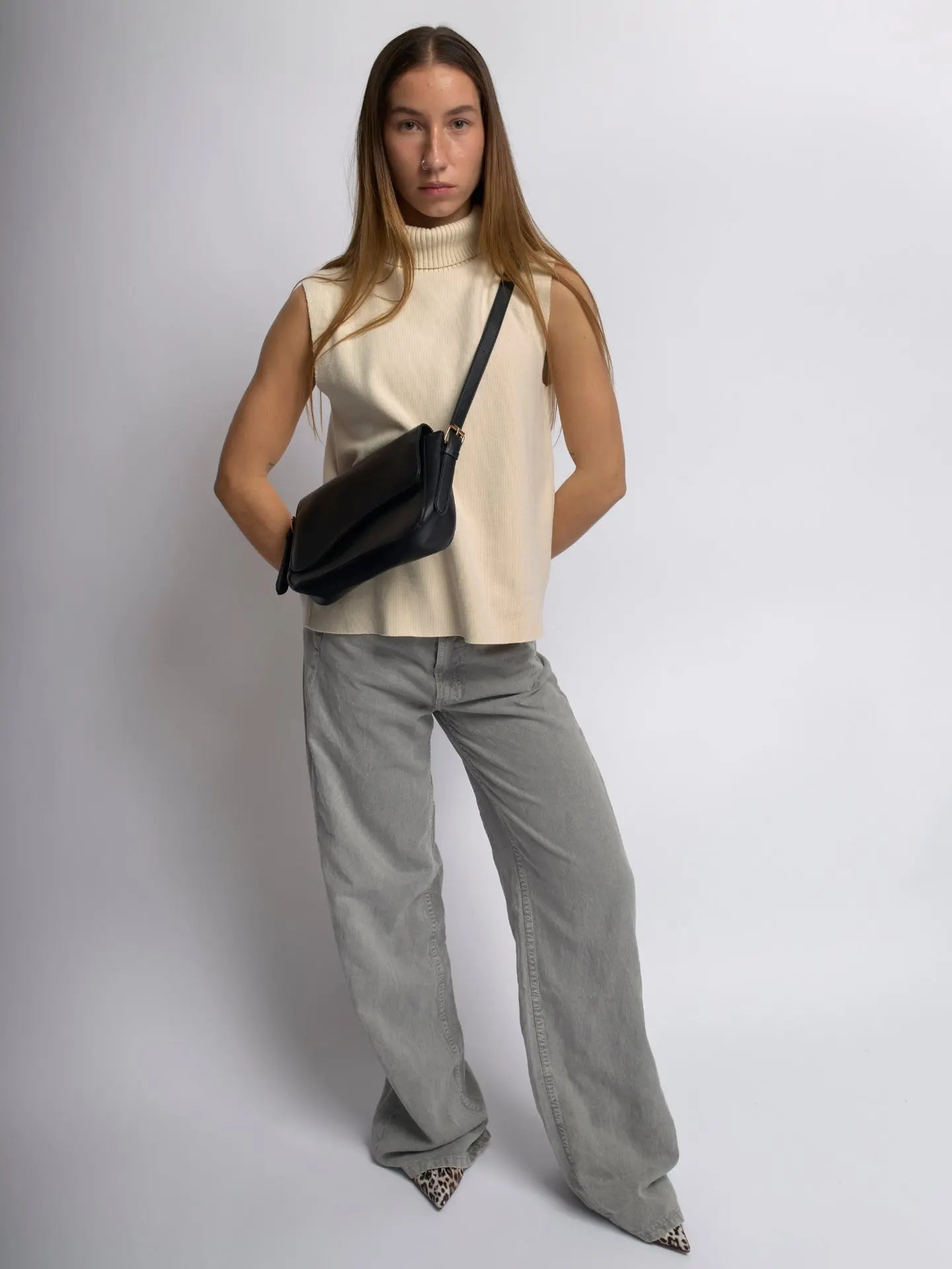 Celeste | Black Leather Shoulder Bag – Sleek & Modern - in Black | Arvea Bags