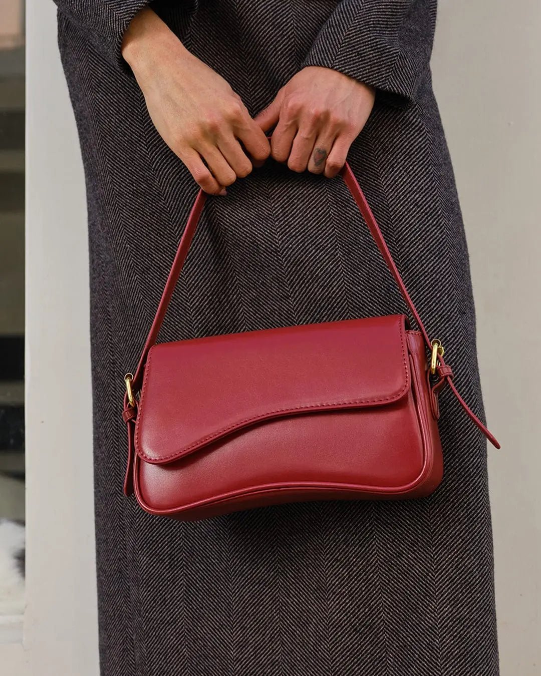 Chloe | Minimalist Red Leather Shoulder Bag – Sleek & Chic - in Red | Arvea Bags