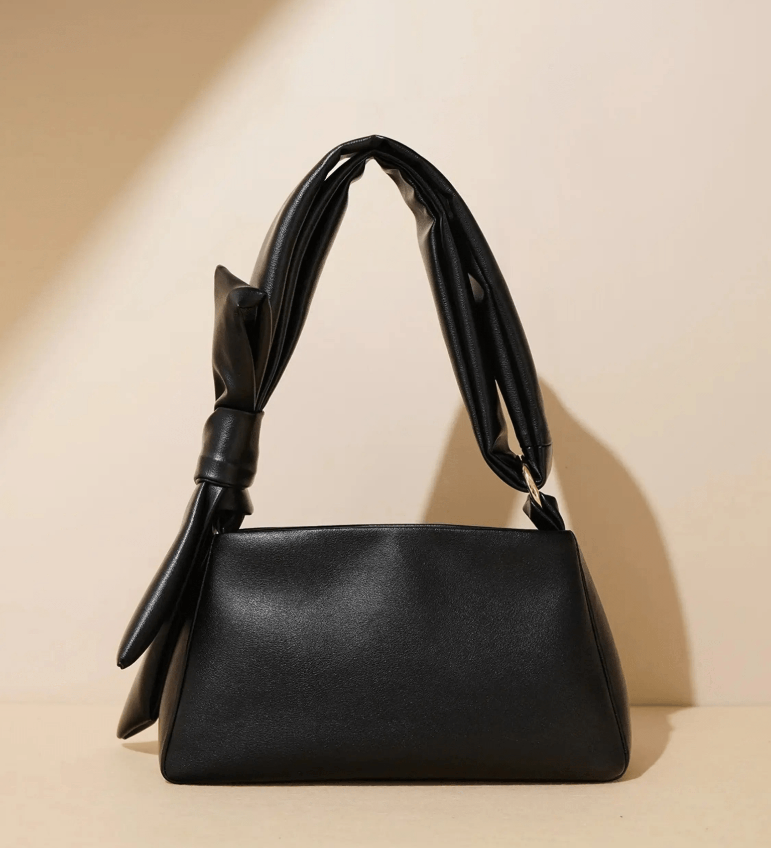 Clara | Luxe Camel Leather Shoulder Bag – Elegant & Feminine - in Black | Arvea Bags