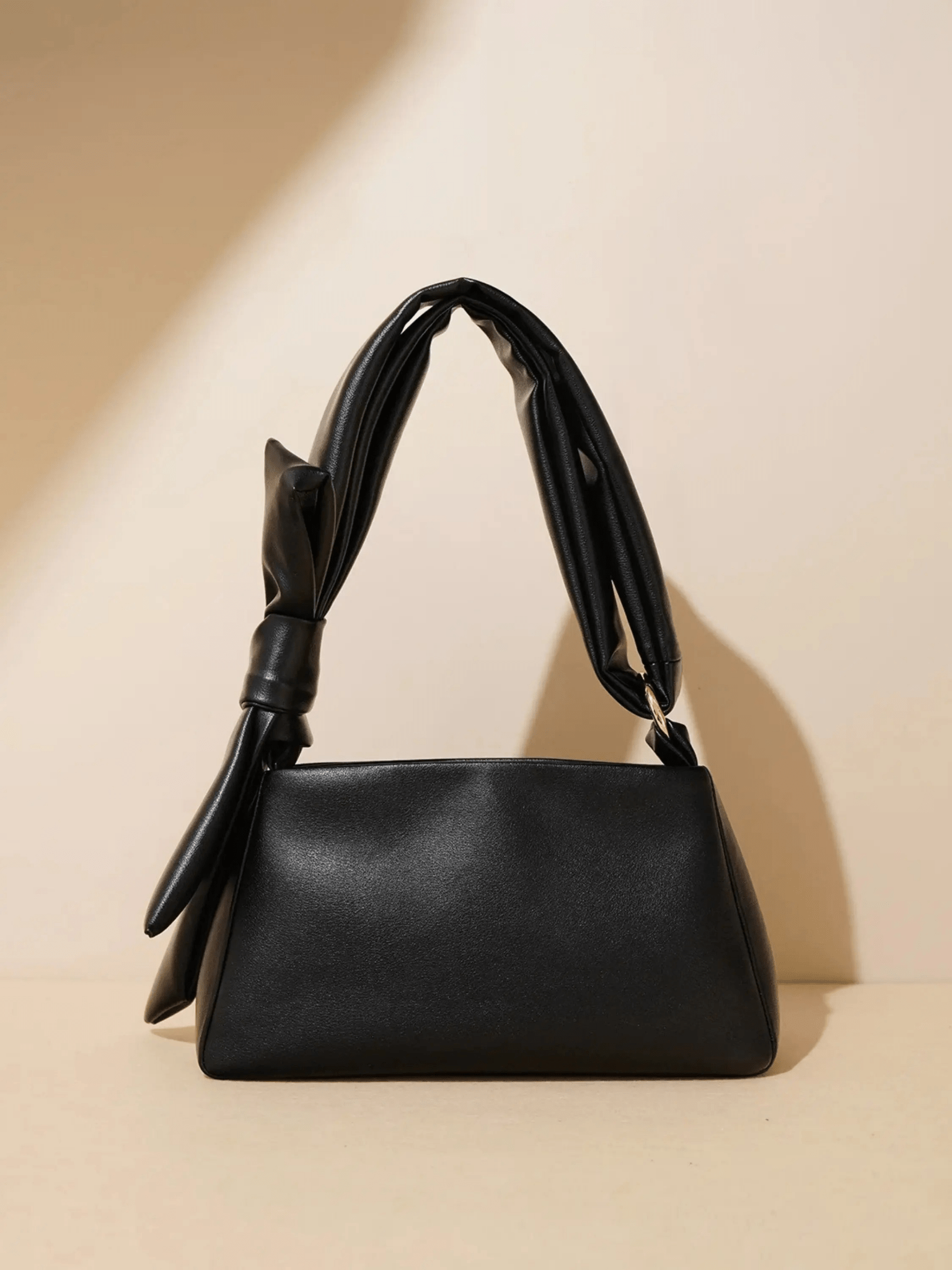 Clara | Luxe Camel Leather Shoulder Bag – Elegant & Feminine - in Black | Arvea Bags
