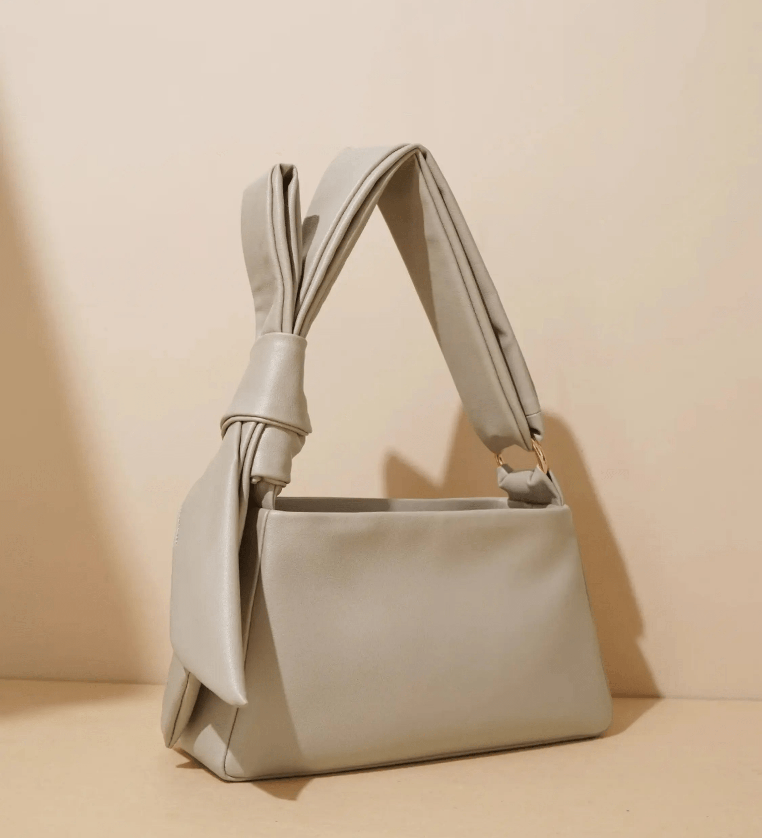 Clara | Luxe Camel Leather Shoulder Bag – Elegant & Feminine - in Khaki | Arvea Bags