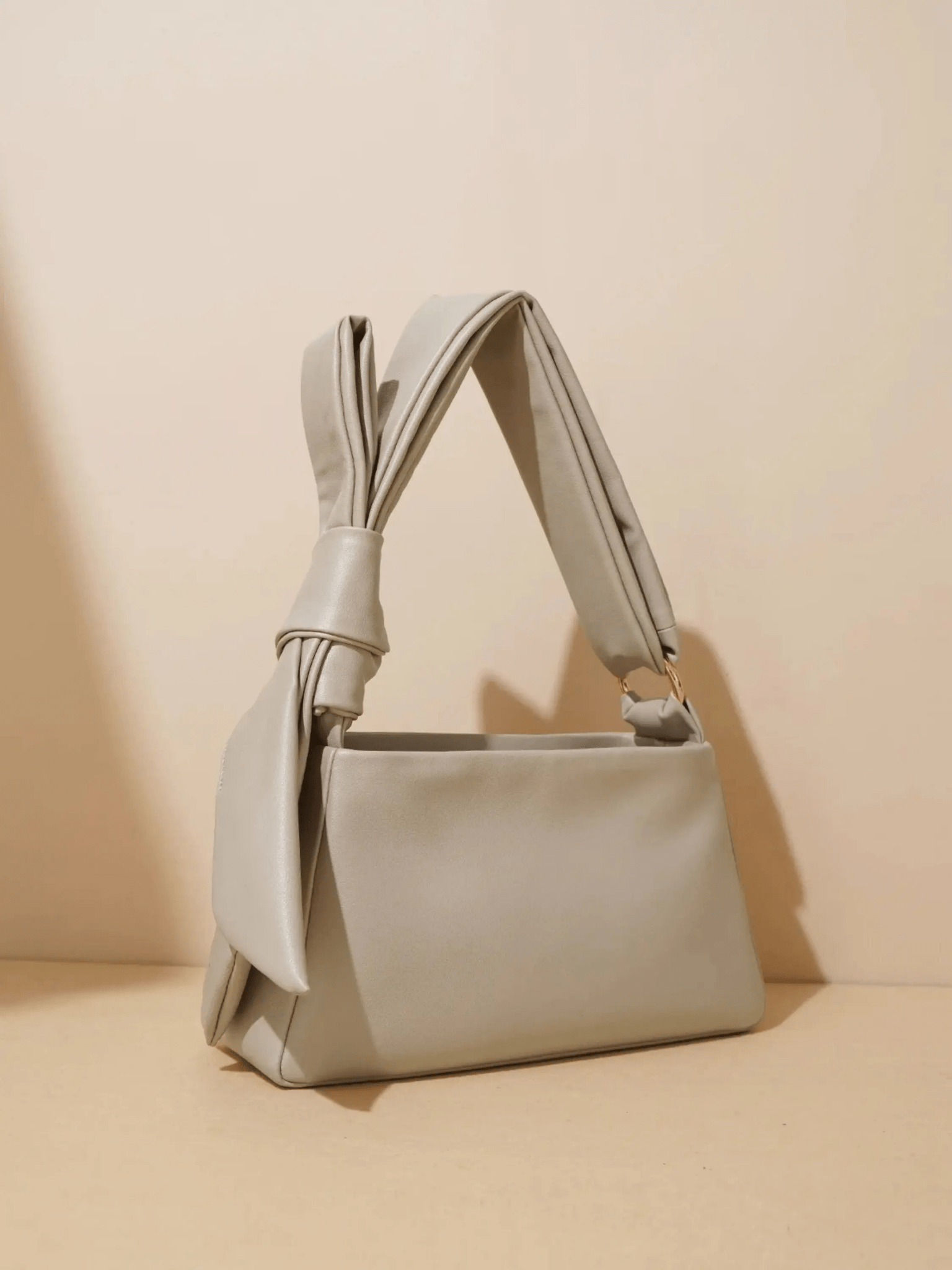 Clara | Luxe Camel Leather Shoulder Bag – Elegant & Feminine - in Khaki | Arvea Bags