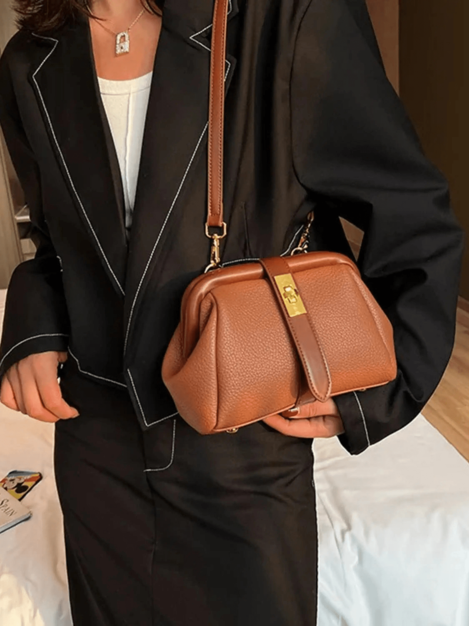 Cleo | Brown Leather Structured Handbag – Chic & Timeless - in Black | Arvea Bags