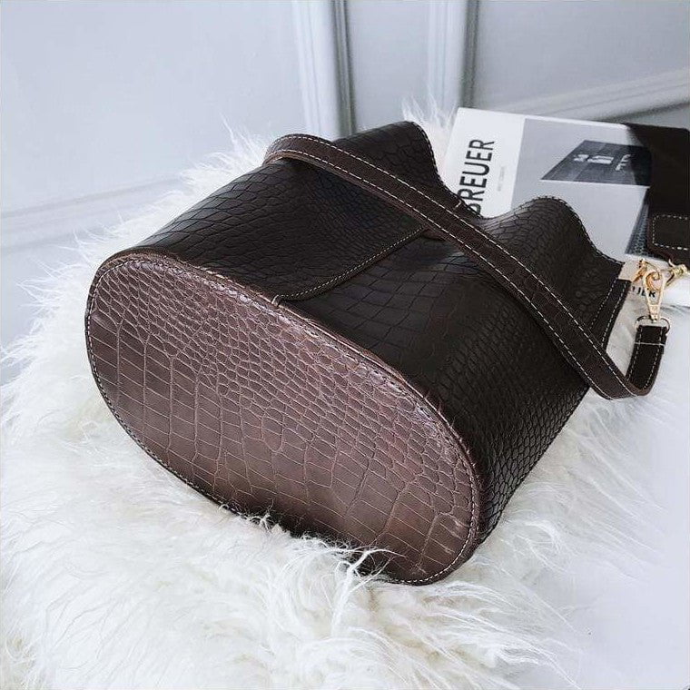 Croc - Embossed Bucket Bag – Faux Leather Shoulder Bag with Wide Strap - in Brown | Arvea Bags