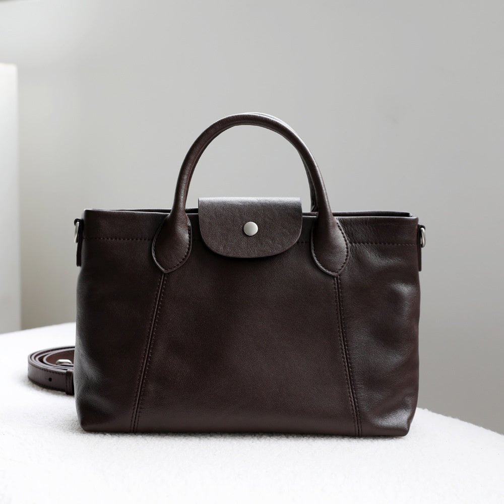 Evelyn | Brown Leather Tote Bag – Classic & Versatile - in Brown | Arvea Bags
