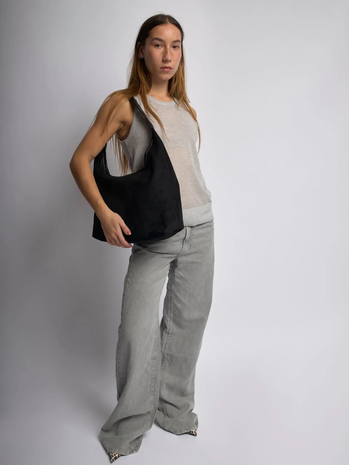 Evie | Minimal Vegan Suede Hobo Bag – Timeless & Chic - in Black | Arvea Bags