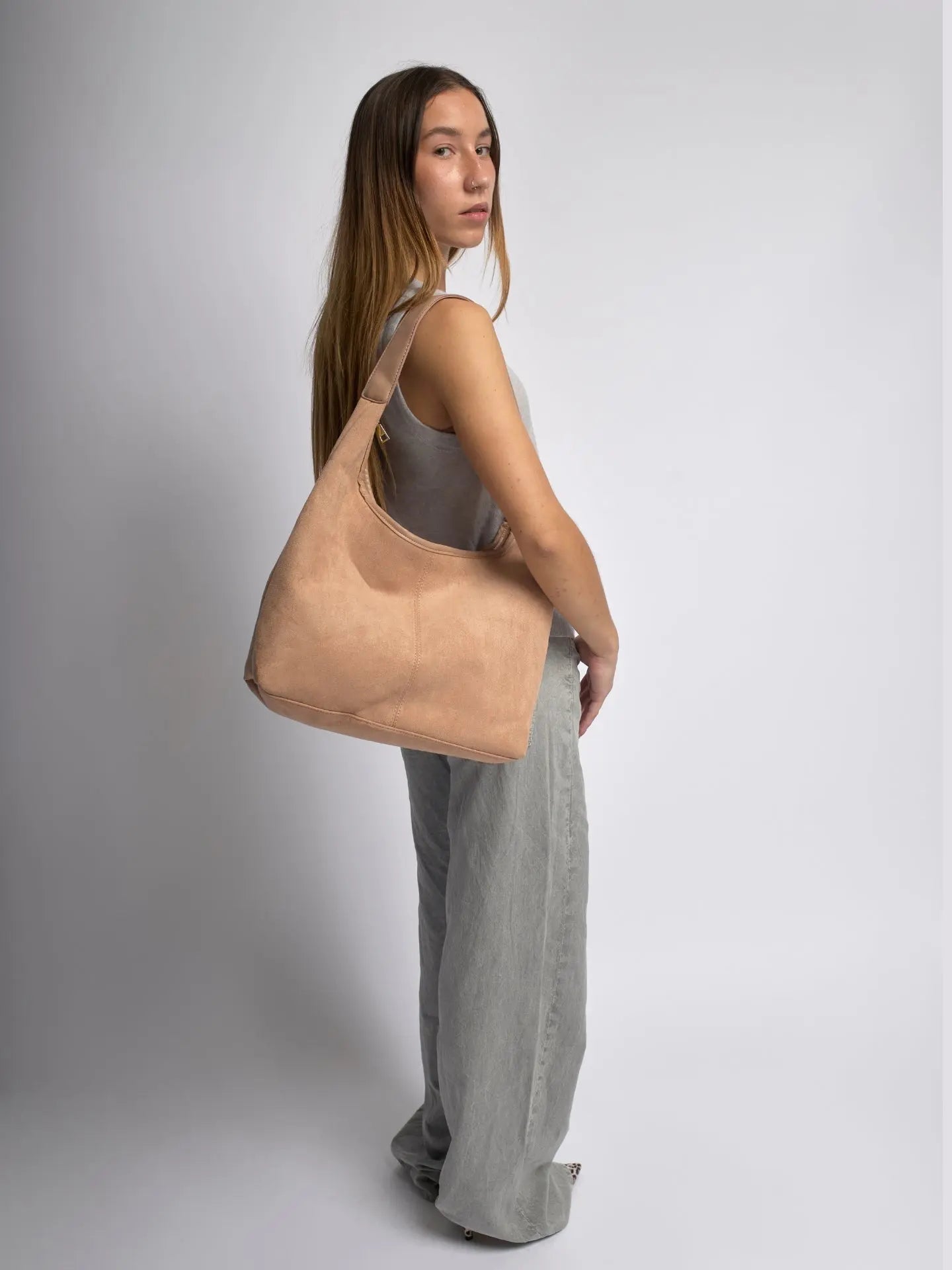 Evie | Minimal Vegan Suede Hobo Bag – Timeless & Chic - in Olive | Arvea Bags