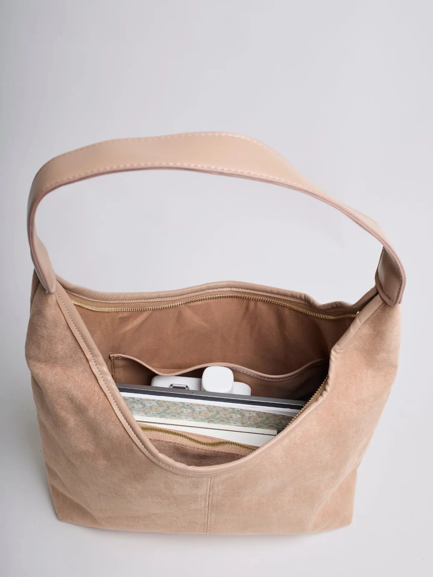Evie | Minimal Vegan Suede Hobo Bag – Timeless & Chic - in Olive | Arvea Bags
