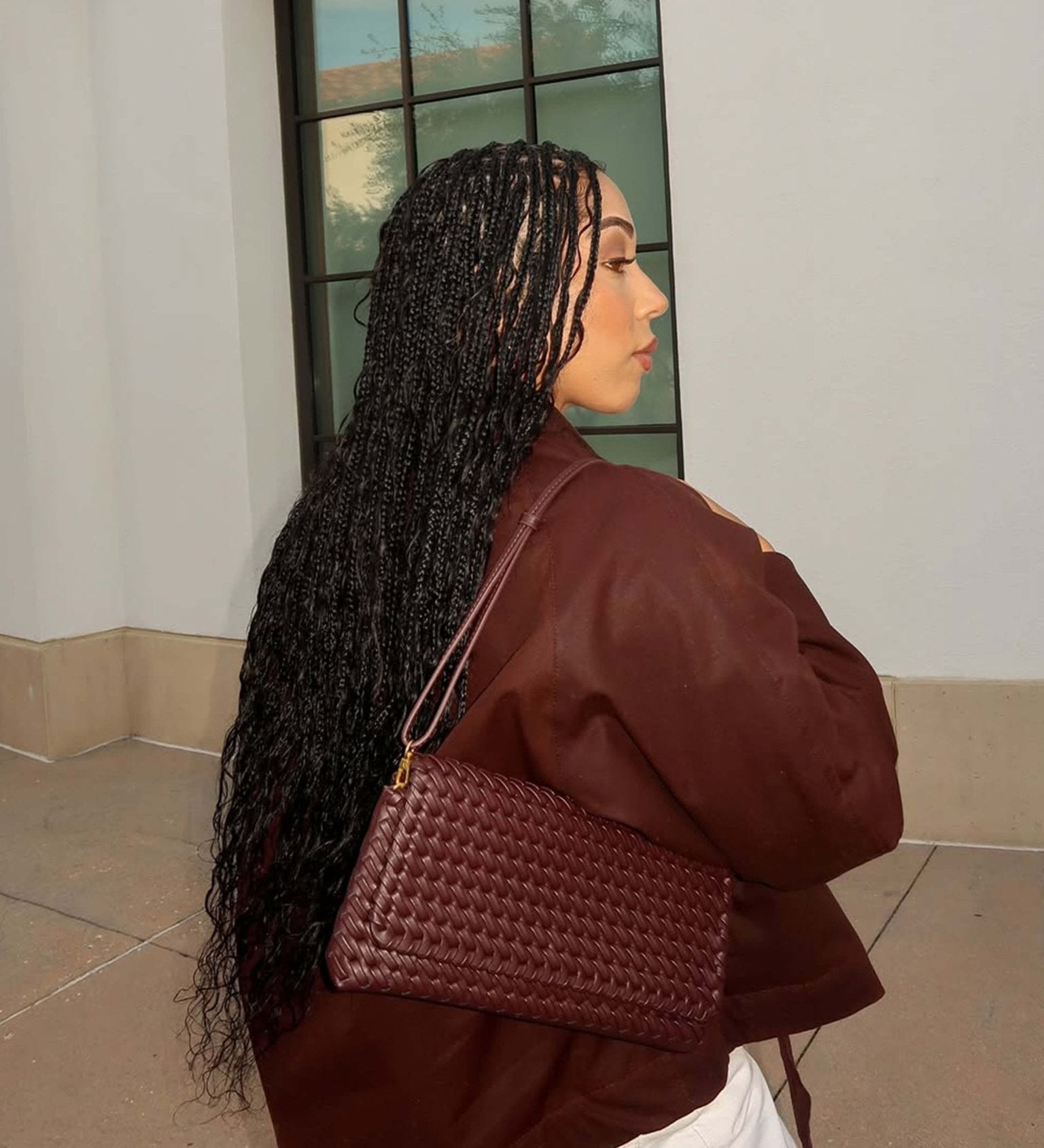 Glossy Clutch Handbag with Detachable Strap – Elegant Evening and Day Accessory - in Burgundy | Arvea Bags
