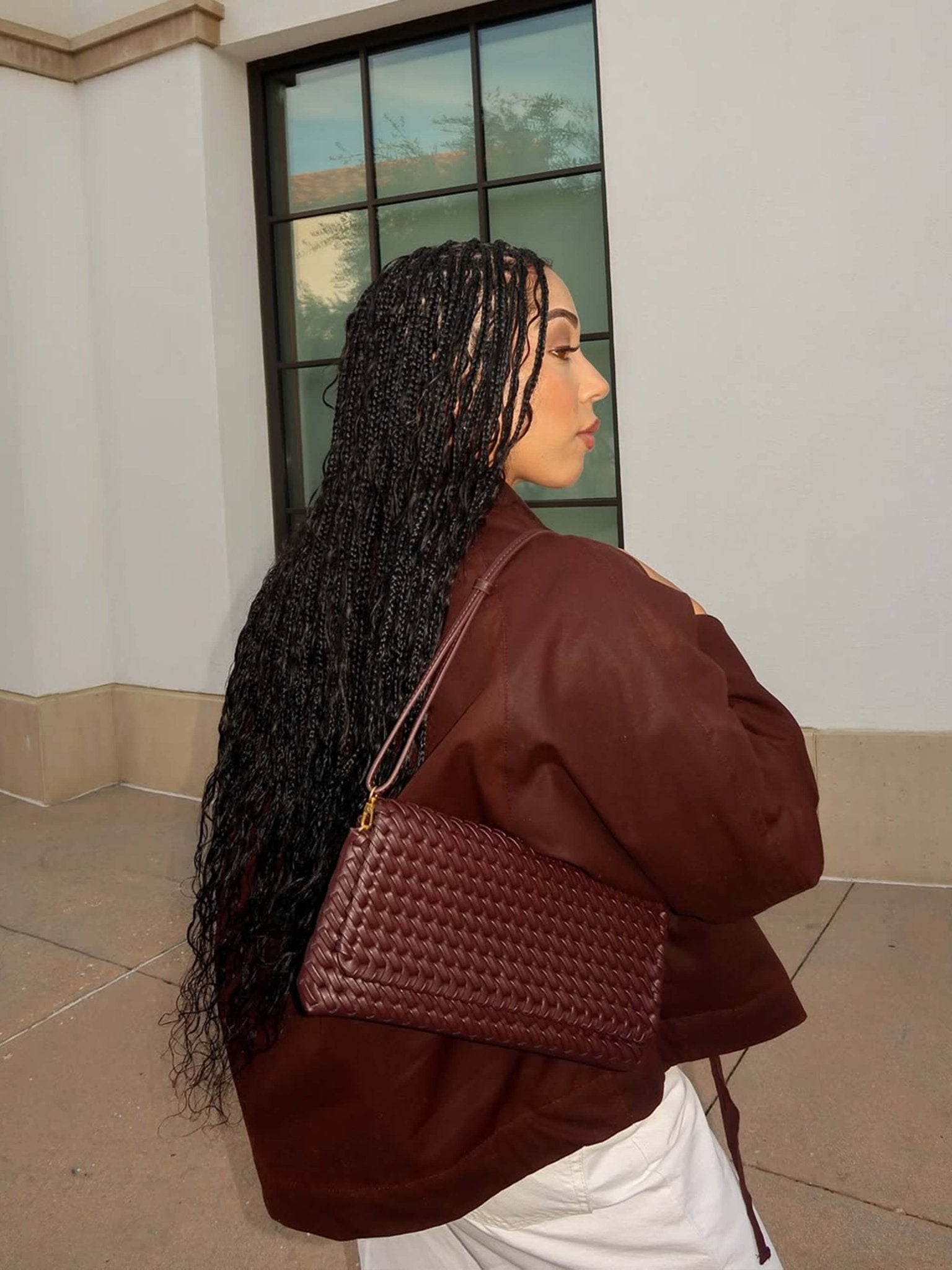 Glossy Clutch Handbag with Detachable Strap – Elegant Evening and Day Accessory - in Burgundy | Arvea Bags
