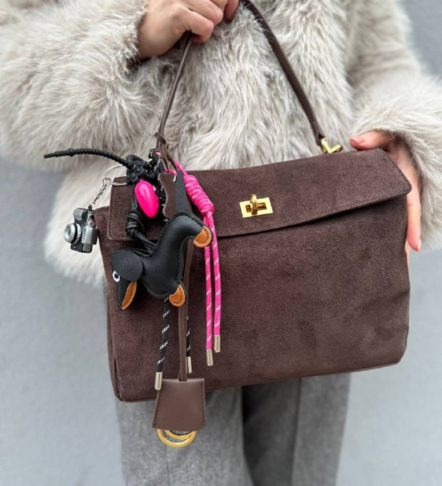 Havina | Dachshund Leather Keychain – Playful & Trendy Charm - in Black | Arvea Bags