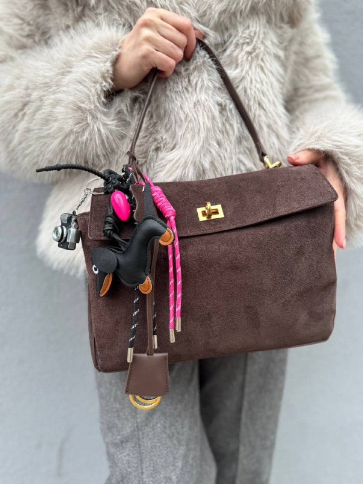 Havina | Dachshund Leather Keychain – Playful & Trendy Charm - in Black | Arvea Bags
