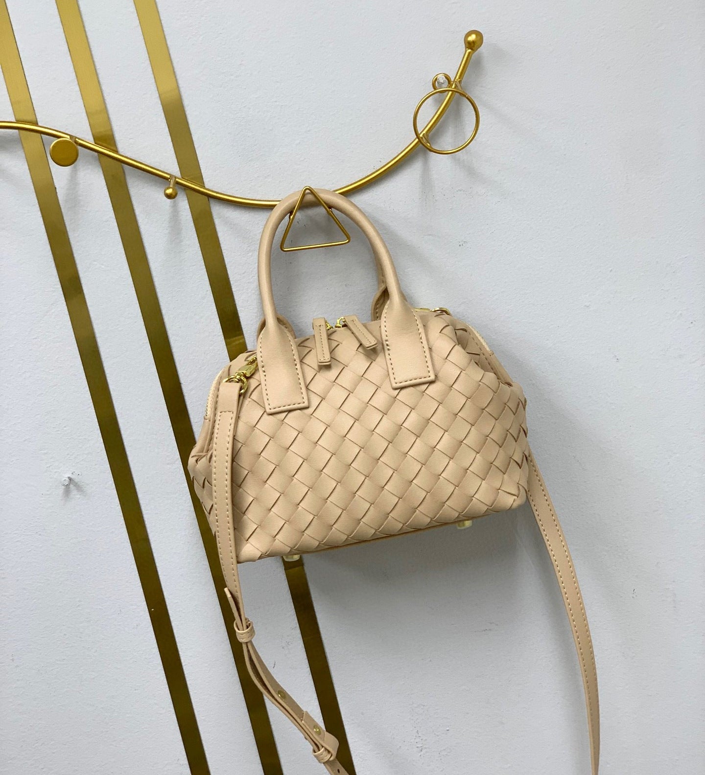 Hestia | Elegant Brown Woven Leather Handbag – Timeless Craftsmanship & Everyday Luxury - in Beige | Arvea Bags