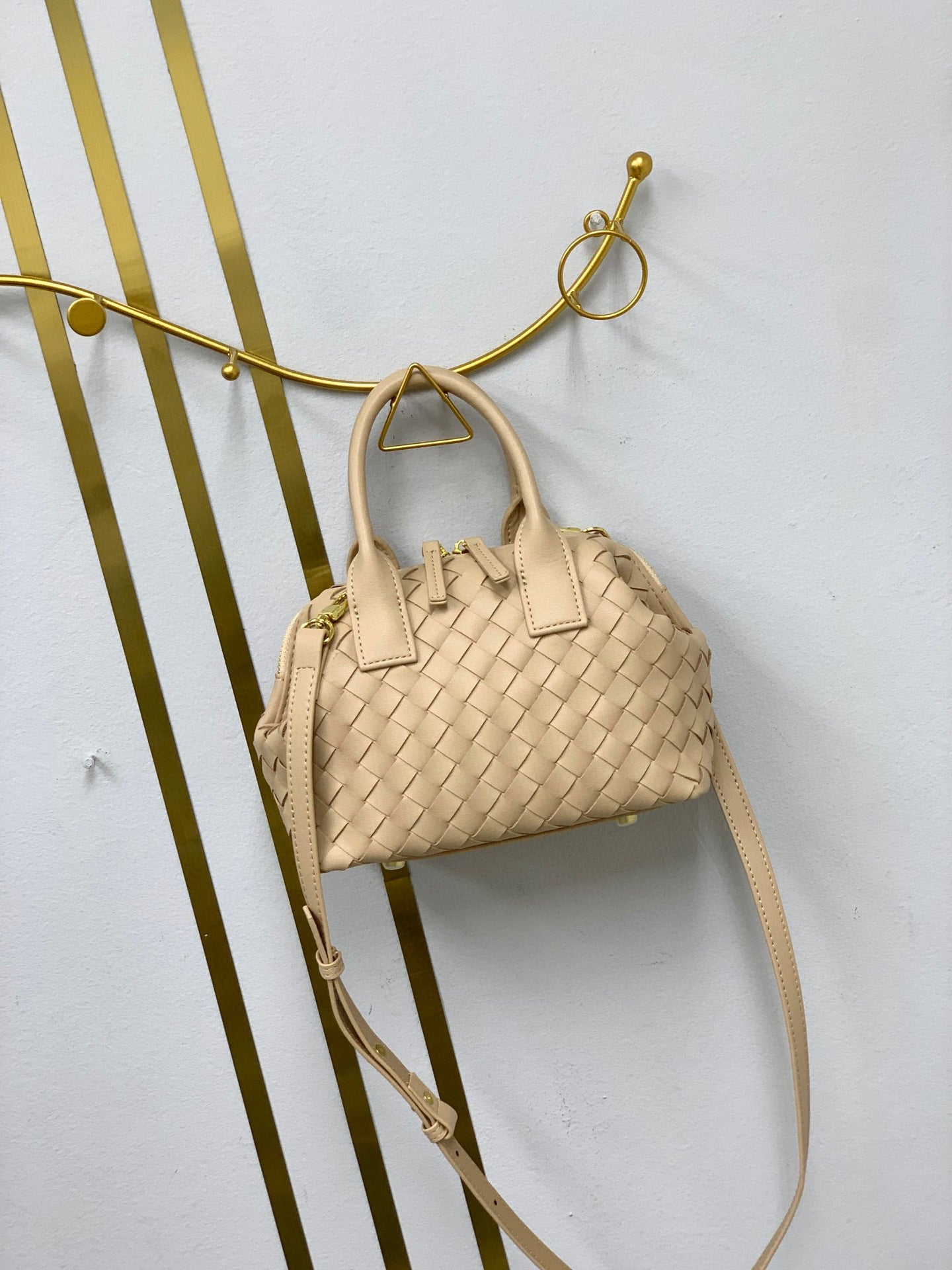 Hestia | Elegant Brown Woven Leather Handbag – Timeless Craftsmanship & Everyday Luxury - in Beige | Arvea Bags