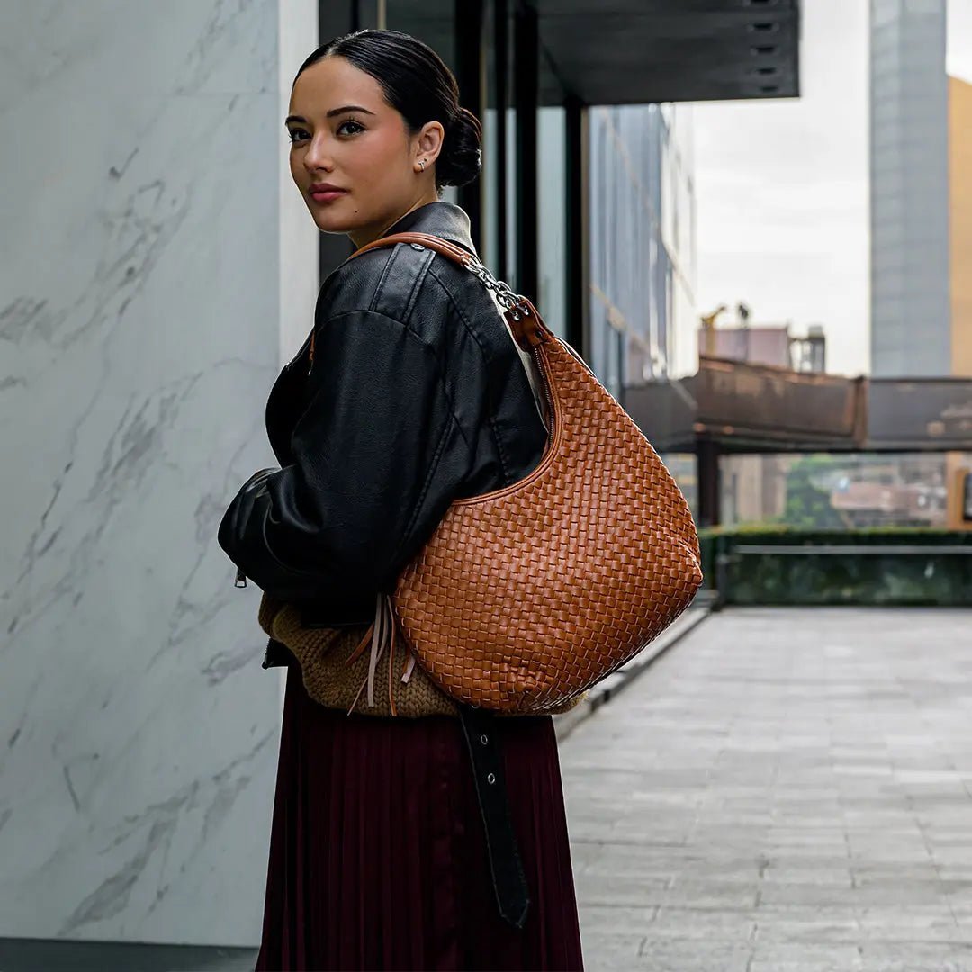 Isabella | Bold & Sophisticated Woven Shopper Bag – Timeless Charm & Practicality - in Brown | Arvea Bags