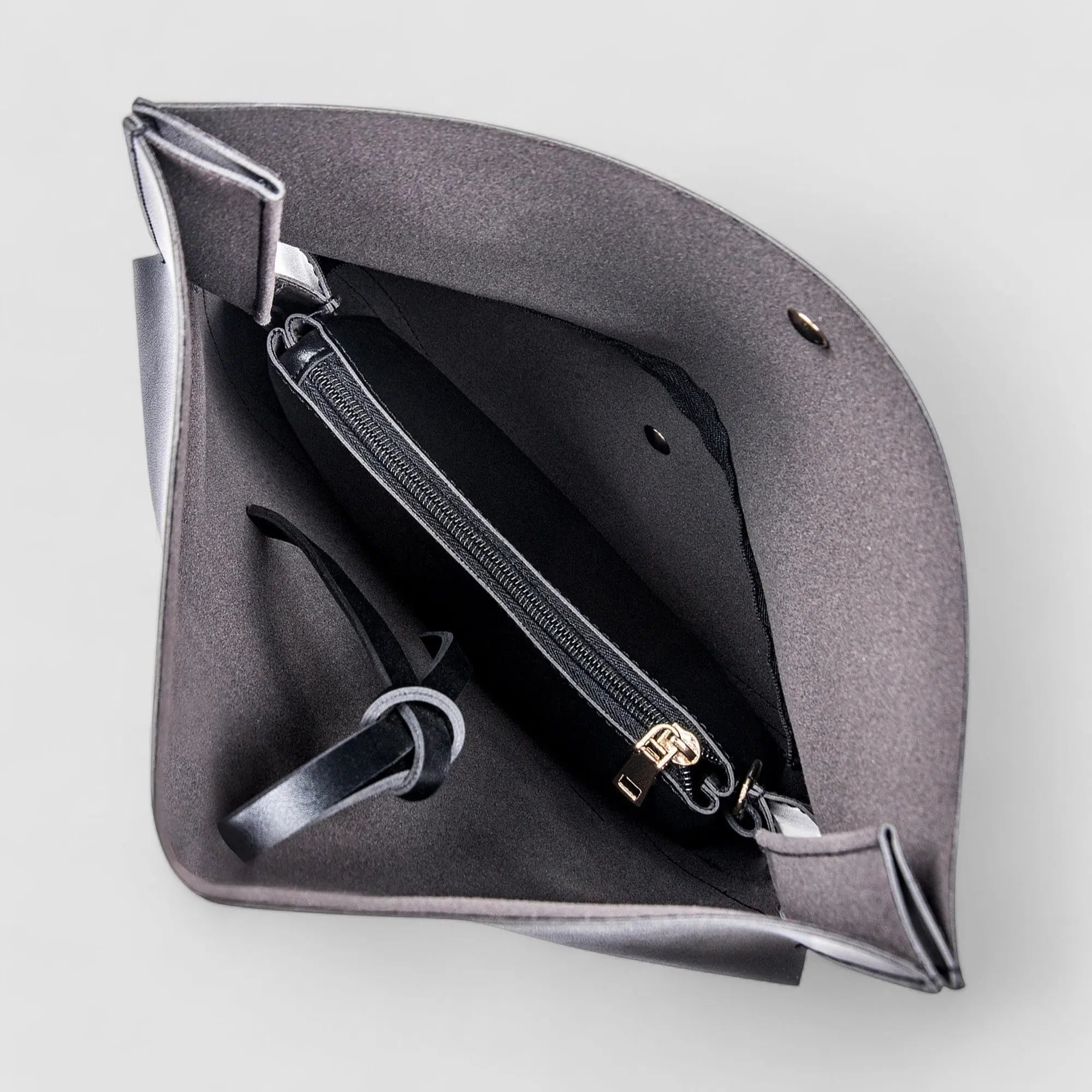 Isla | Contemporary Black Leather Crossbody – Sleek & Stylish - in Black | Arvea Bags