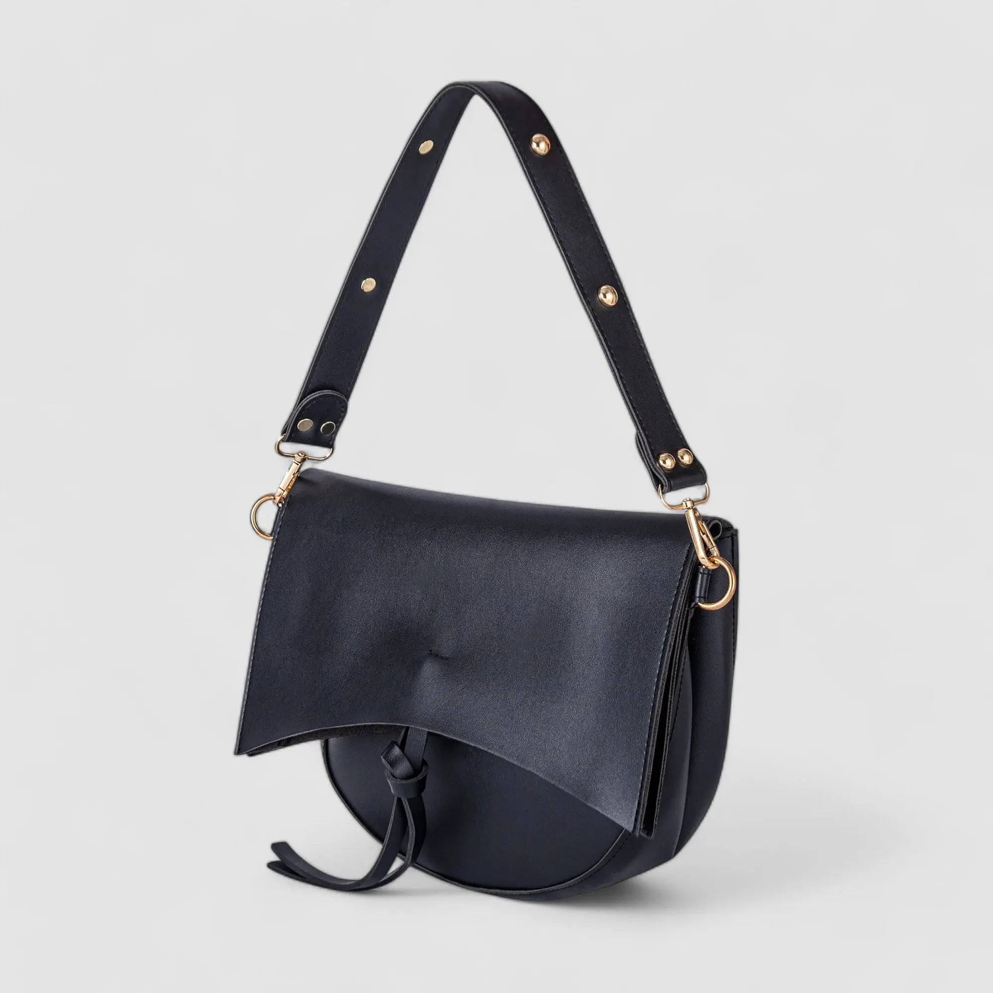 Isla | Contemporary Black Leather Crossbody – Sleek & Stylish - in Black | Arvea Bags