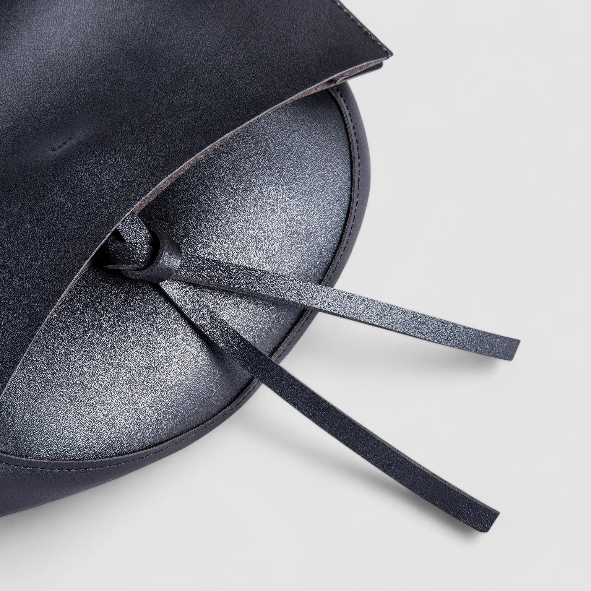 Isla | Contemporary Black Leather Crossbody – Sleek & Stylish - in Black | Arvea Bags