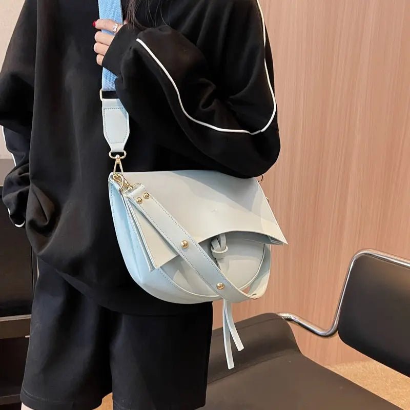 Isla | Contemporary Black Leather Crossbody – Sleek & Stylish - in Green | Arvea Bags