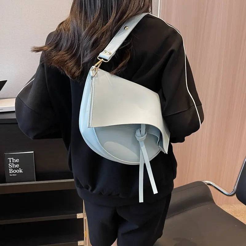 Isla | Contemporary Black Leather Crossbody – Sleek & Stylish - in Green | Arvea Bags