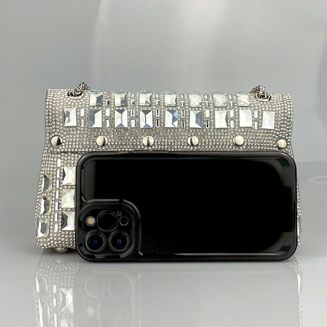Isoldea | Crystal Luxe Evening Bag – Dazzle in Every Step - in Silver | Arvea Bags