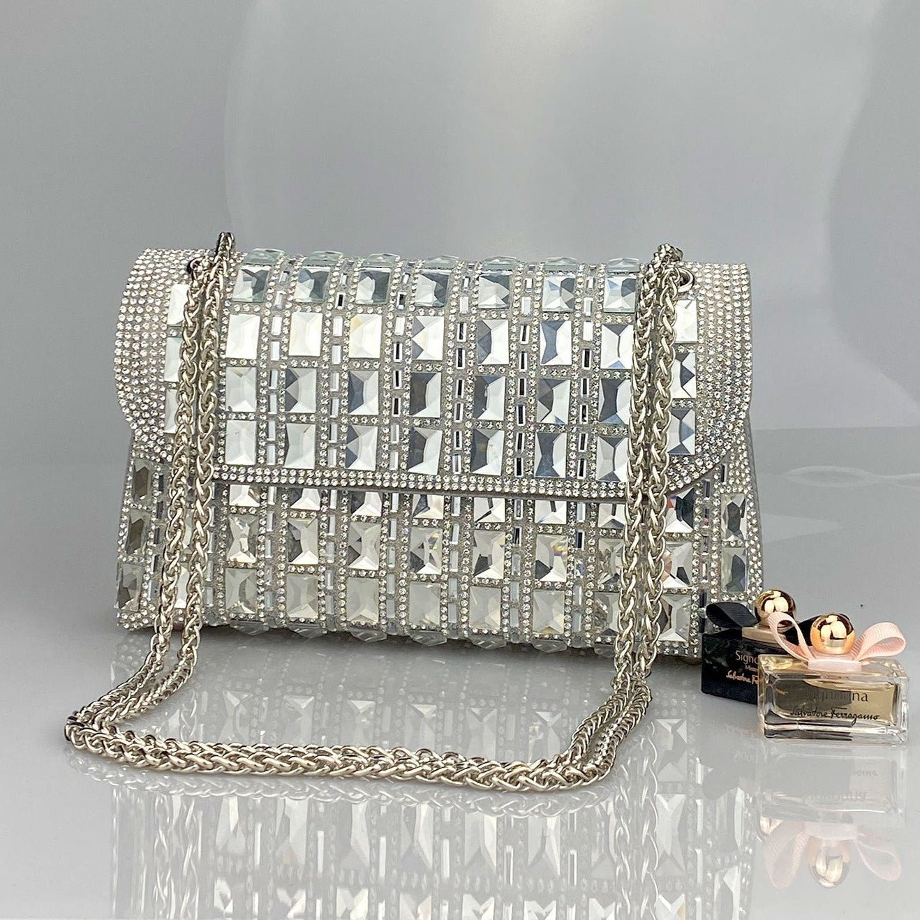Isoldea | Crystal Luxe Evening Bag – Dazzle in Every Step - in Silver | Arvea Bags