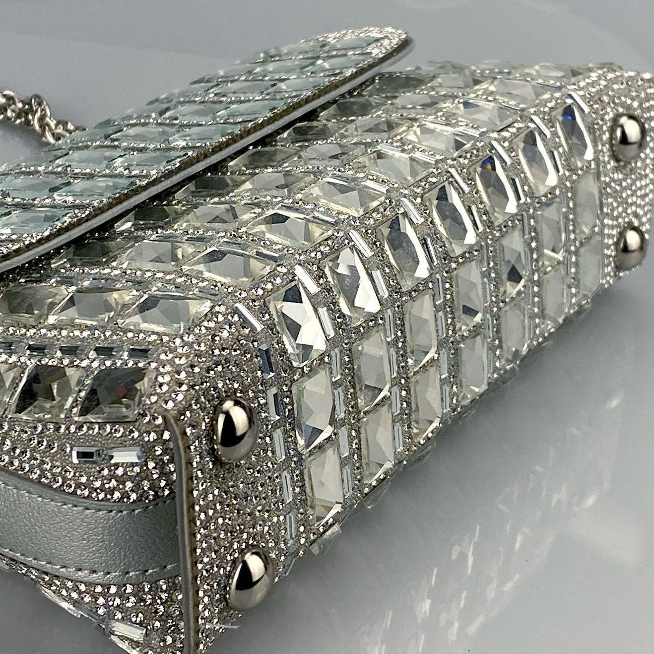 Isoldea | Crystal Luxe Evening Bag – Dazzle in Every Step - in Silver | Arvea Bags