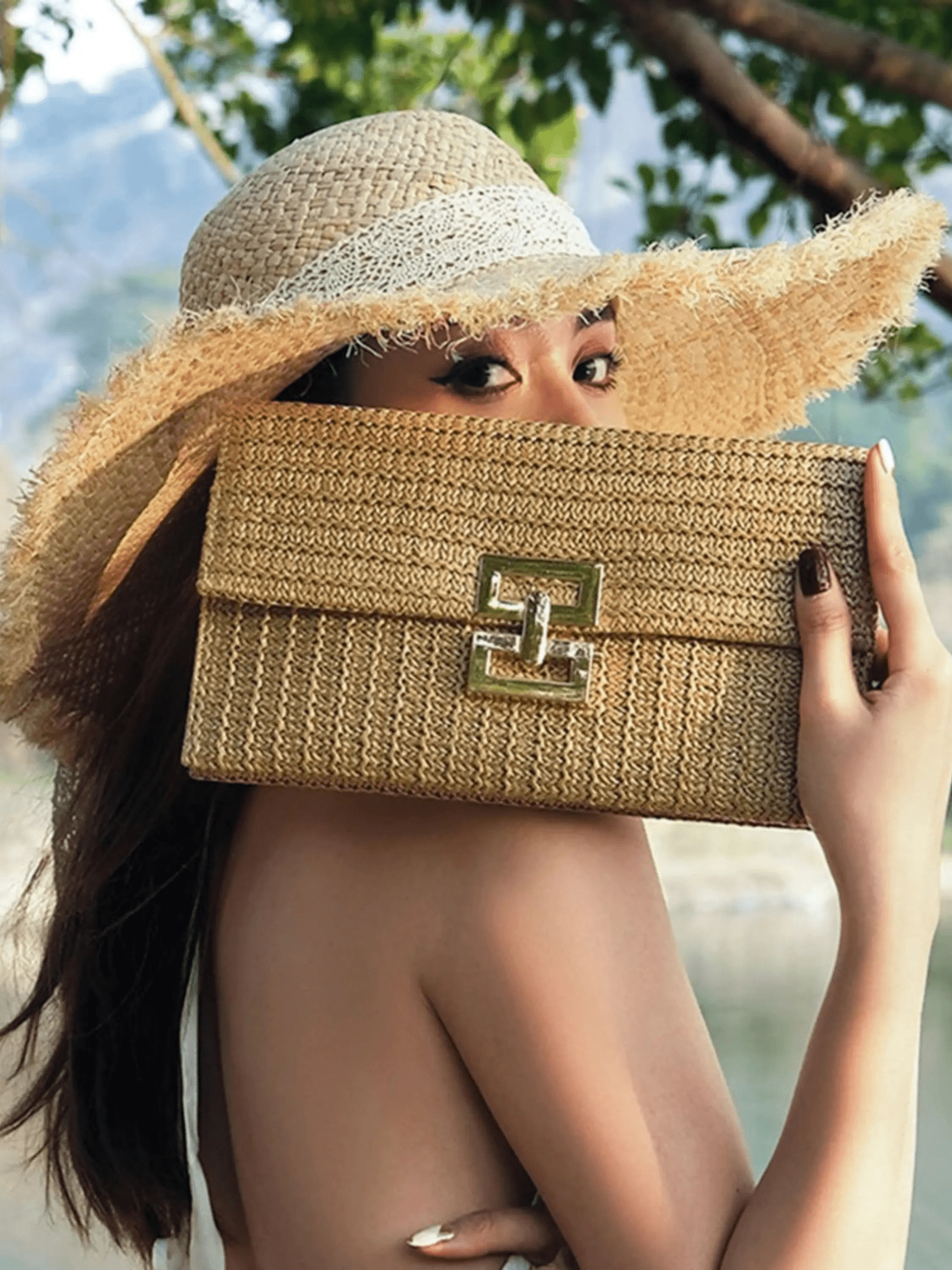 Isoldeya | Luxe Gold Woven Clutch – Effortless Glamour - in Khaki | Arvea Bags