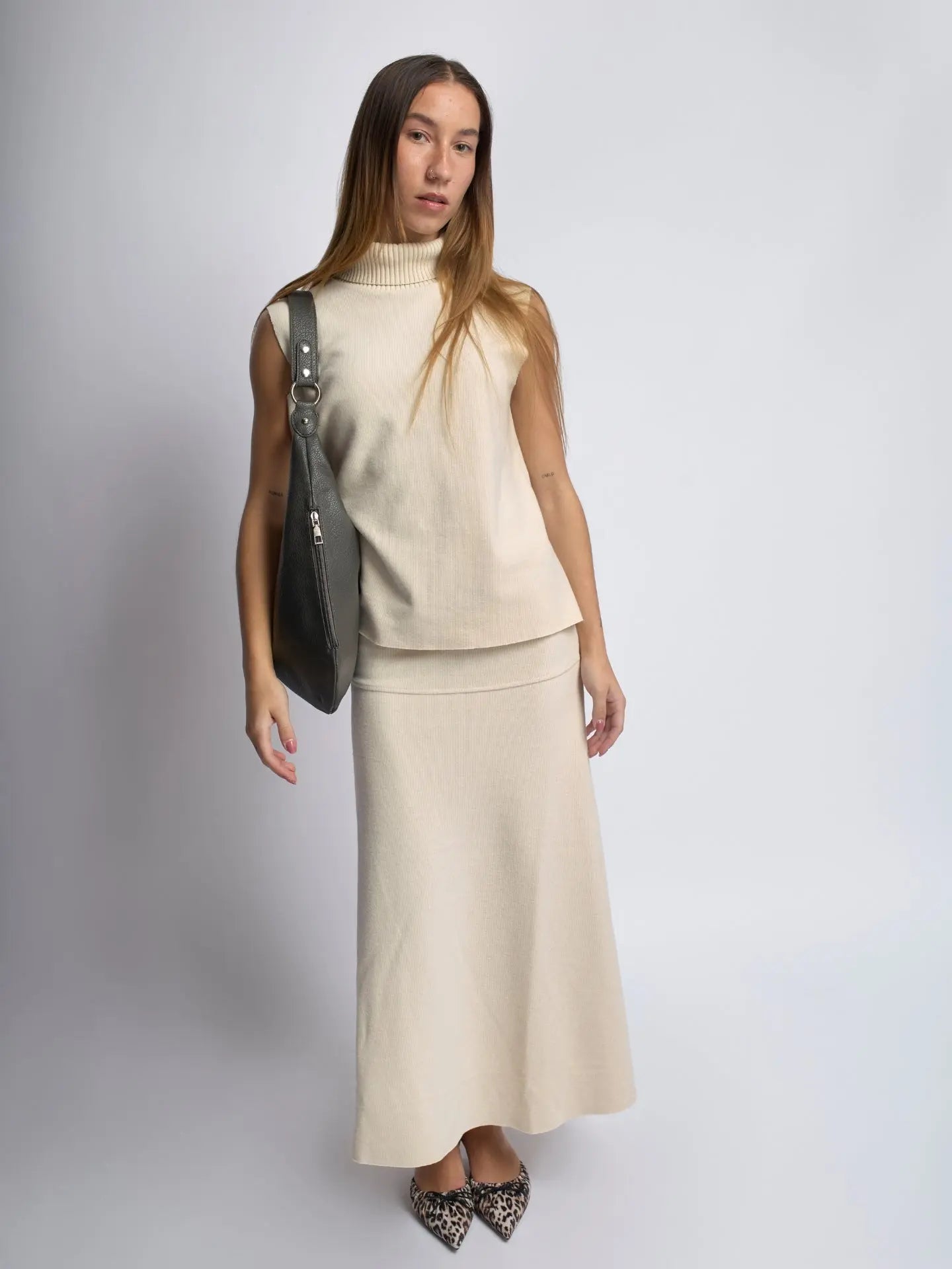 Kaia | Luxe Black Leather Hobo Bag – Timeless Elegance & Everyday Comfort - in Grey | Arvea Bags