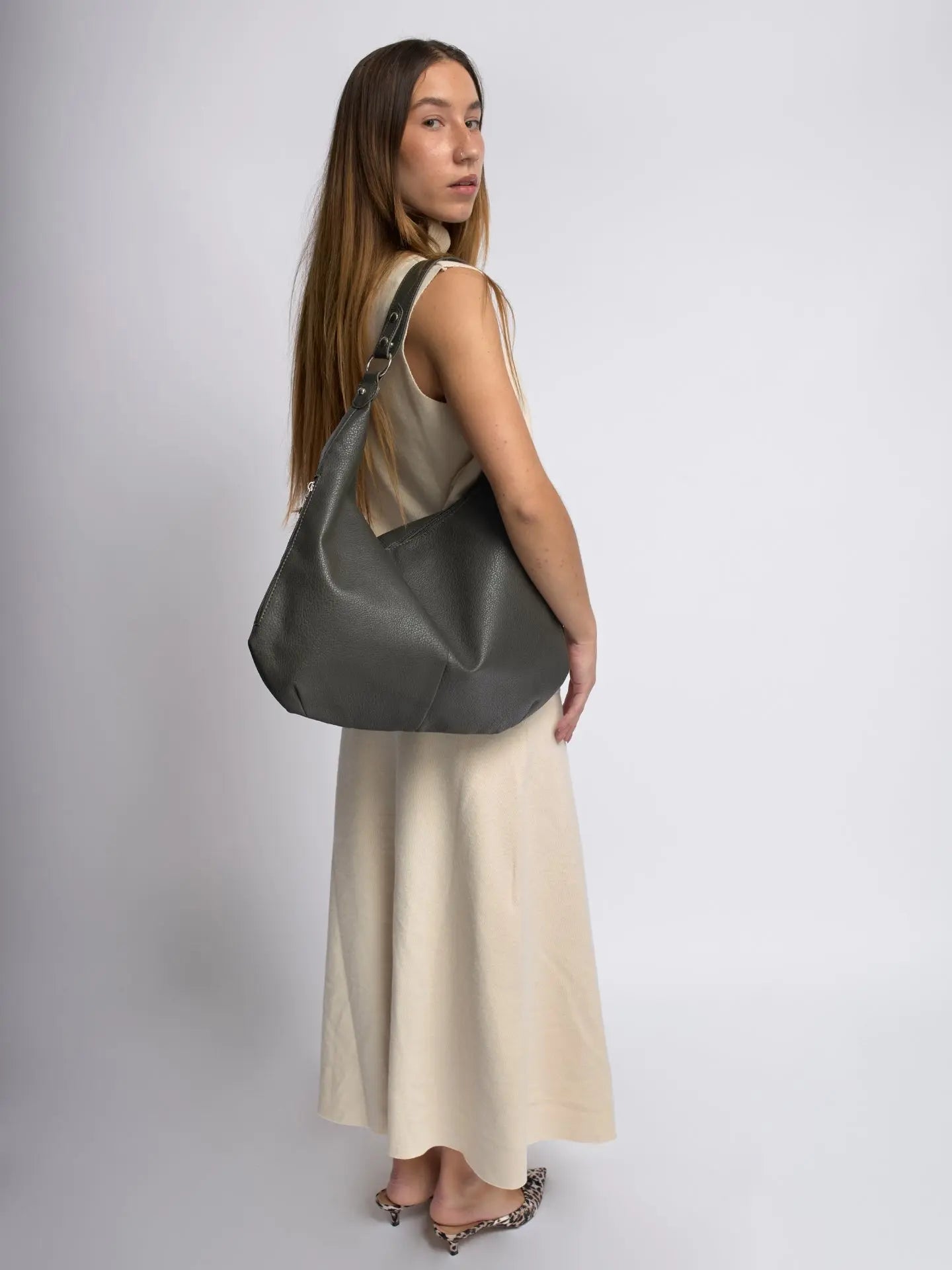 Kaia | Luxe Black Leather Hobo Bag – Timeless Elegance & Everyday Comfort - in Grey | Arvea Bags