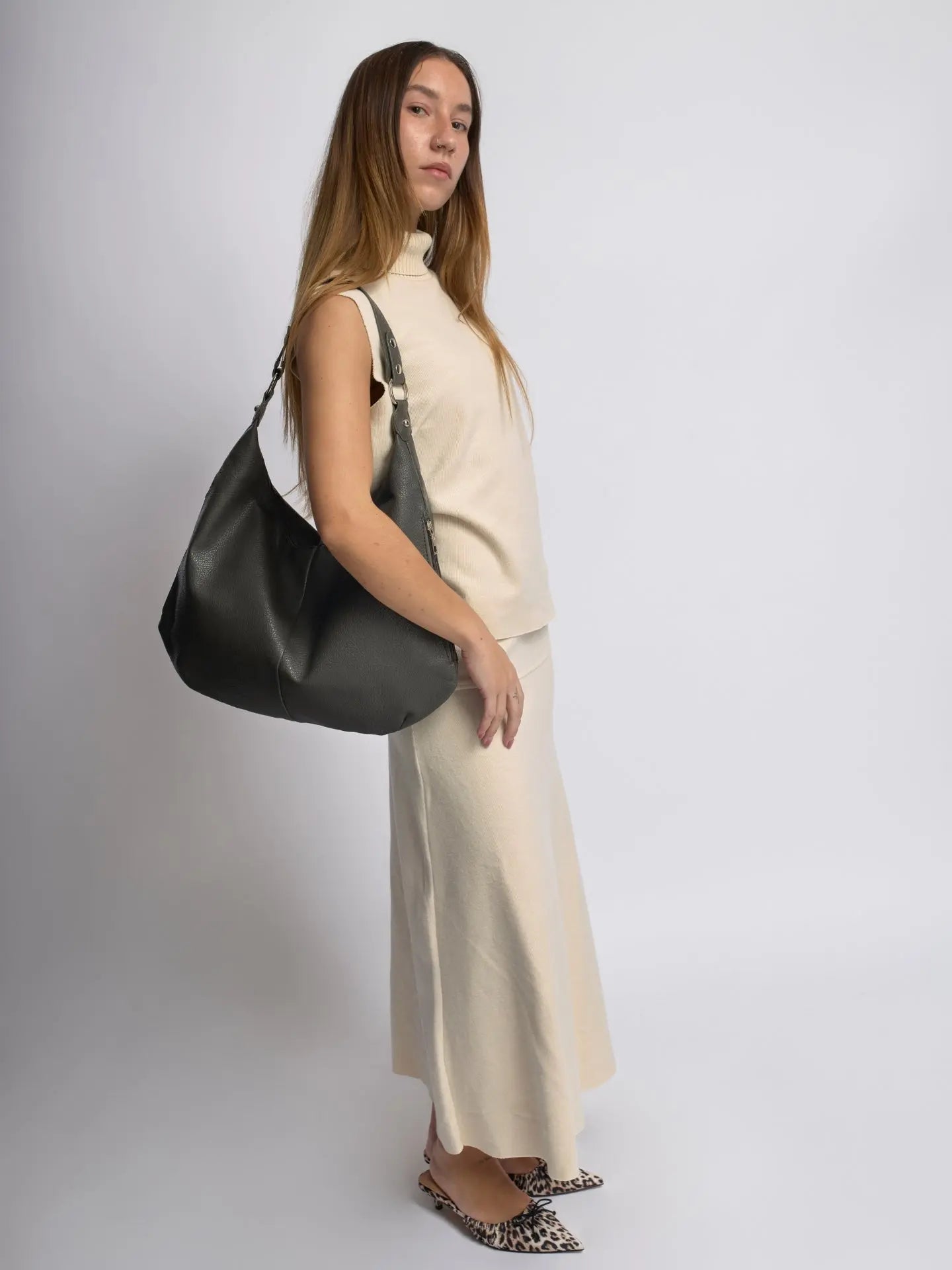 Kaia | Luxe Black Leather Hobo Bag – Timeless Elegance & Everyday Comfort - in Grey | Arvea Bags