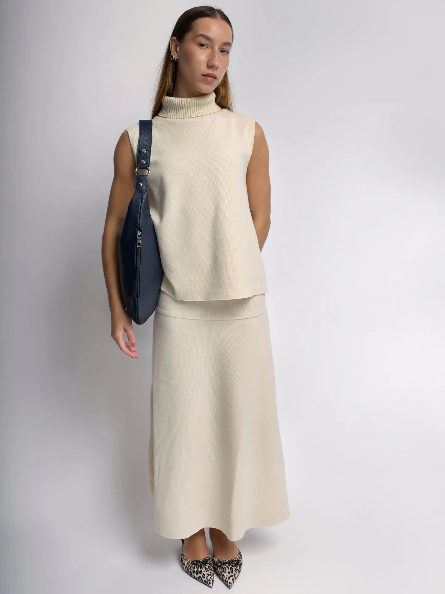 Kaia | Luxe Black Leather Hobo Bag – Timeless Elegance & Everyday Comfort - in Navy Blue | Arvea Bags